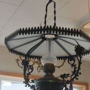 Stor petroleums loftslampe